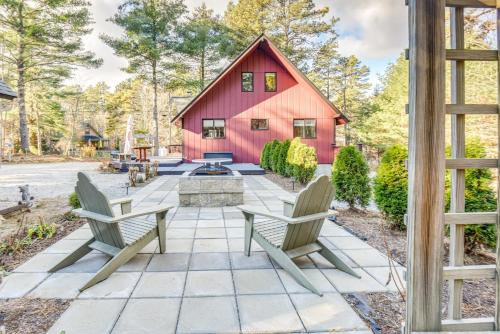 Chocorua Ski and Beach Casa | Charming Tamworth Cabin with Grill and Fireplace