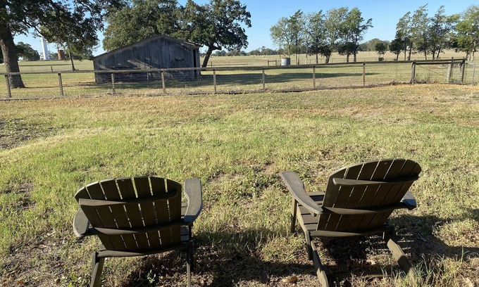 Carmine Otro | Charming Farmhouse 10 minutes to Round Top! Discount for Weekly, Monthly Stays!