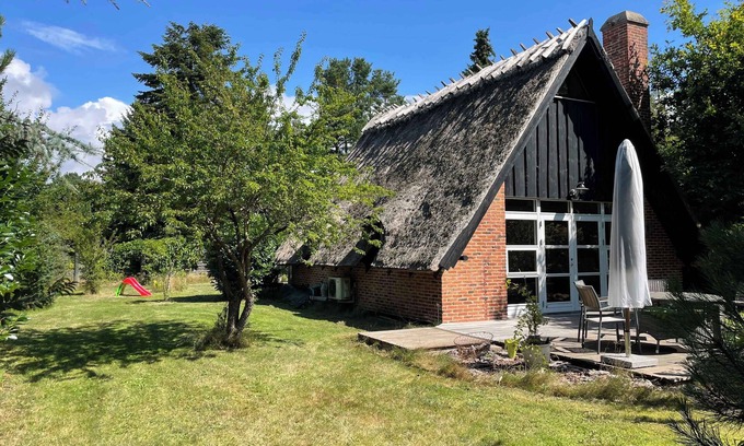 Skaverup Casa | Charming thatched cottage near the water