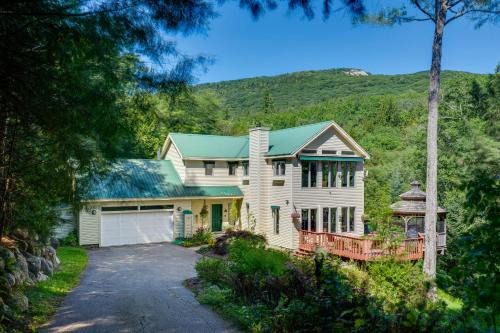 Thornton Casa | Charming Thornton Escape with Sauna and Gazebo!
