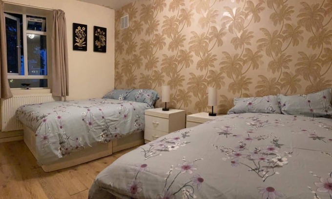 Woodberry Down Apartamento | Charming Three Bedroom 5 double Bed Apt in London