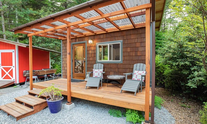 Fort Bragg Apartamento | Charming Tiny House nestled in the redwoods, less than a mile from the beach.