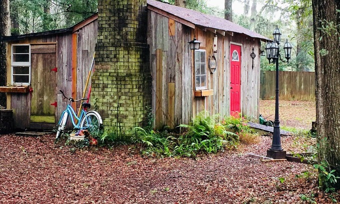 North Charleston Cabaña | Charming tiny cottage in the woods