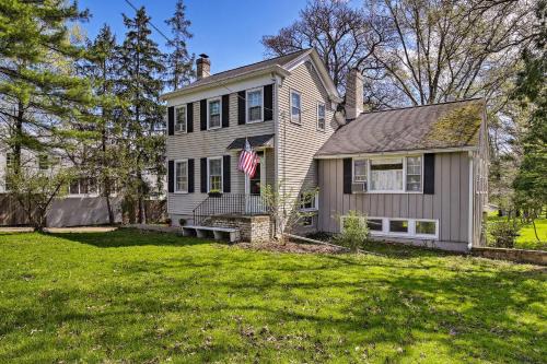 Tivoli Casa | Charming Tivoli Home with Patio, by Town and Shops