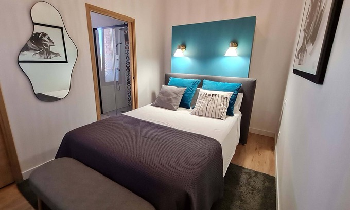 Thuir Apartamento | Charming town center residence with terrace and view of the Canigou mountains
