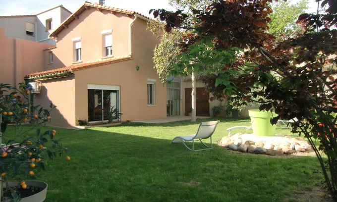 Elne Villa | Encantadora villa con jardín vallado de aproximadamente 400m²