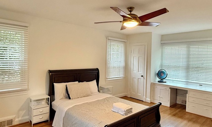 Rock Creek Hills Casa | Charming townhome 1Bd/1Ba nr NIH and Metro Station