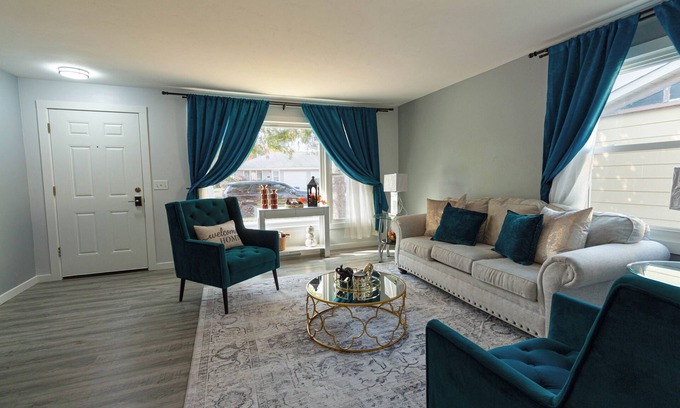 Appleton Casa | Charming townhome in Appleton with WiFi, 28 minutes away from Lambeau Field!
