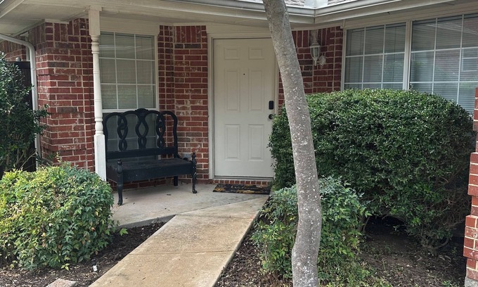 DeSoto Casa | Charming townhome in DeSoto.