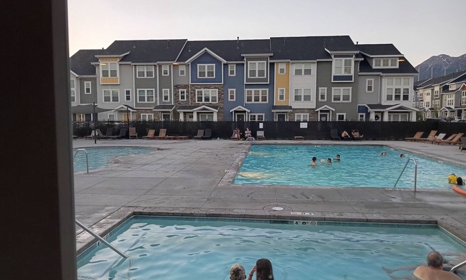 Orem North Casa | Charming townhome with AC, fitness room, WiFi in brilliant Vineyard