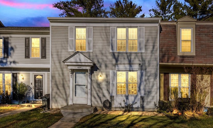 Germantown Casa | Charming Townhouse in Germantown, MD - Sleeps 10