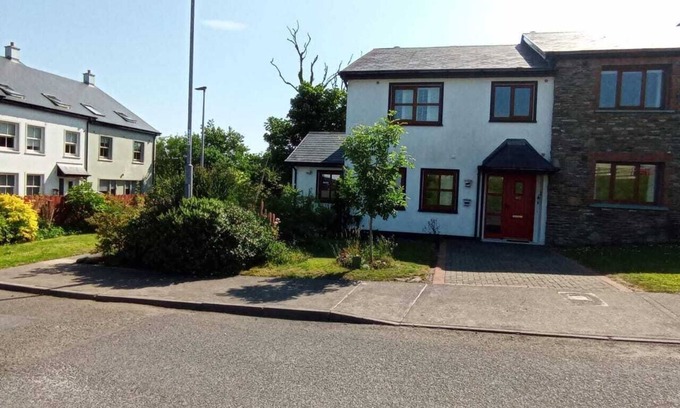 Dingle Casa | Charming townhouse in Dingle near main street with 3 bedrooms