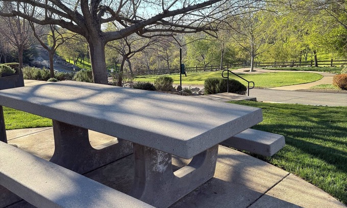Auburn Casa | Charming -Tranquility Guest-Rm Suite in Auburn with Breakfast, Snacks, AC & WiFi