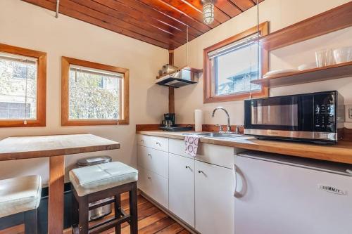 Broadway Casa | Charming two-level retreat in Capitol Hill - Foxglove Inn