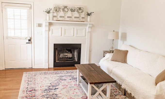 Flowood Casa | Charming Two-Story Family-Friendly Getaway