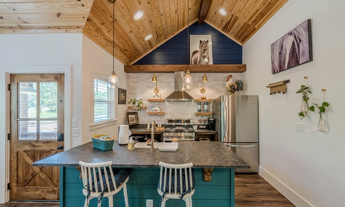 Tate Casa | Charming Unique Stay surrounded by nature and horses!