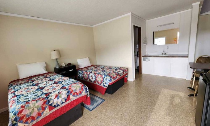 Warsaw Casa | Charming Unit Near Truman Lake – Ideal for Outdoor and Relaxing Adventures