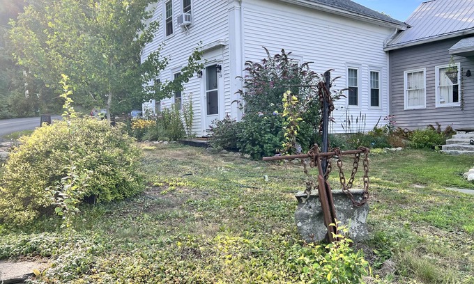 Williamsburg Otro | Experience a charming 3 bedroom farm stay close to winter activity.
