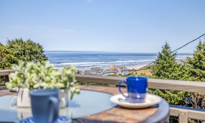 South Beach Casa | Encantadora y actualizada casa de campo ¡Cerca de las atracciones de Newport tiene una gran vista desde la terraza!