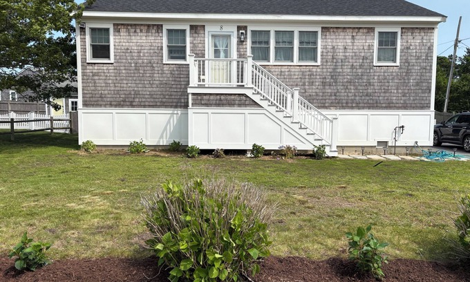 West Dennis Cabaña | Charming, Updated Raised Cape in West Dennis – Perfect for Your Next Vacation!