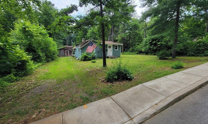 Lake George Cabaña | Charming Updated Village Cottage
