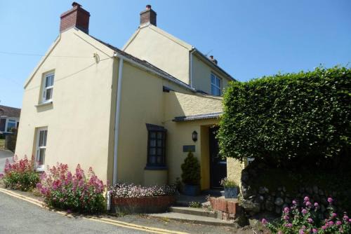 Solva Casa | Charming Upper Solva Cottage by Beaches and Harbour