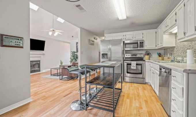 Myrtle Grove Casa | Charming urban family home near beaches & downtown