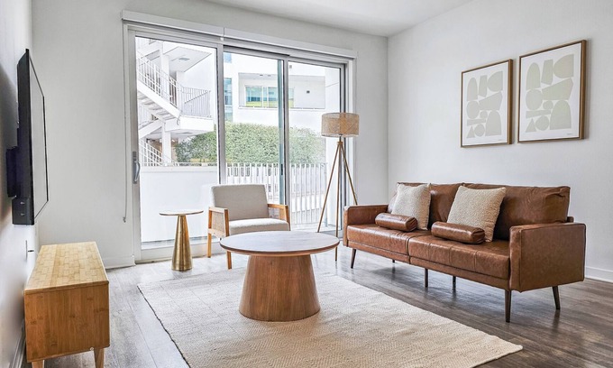 Del Rey Apartamento | Charming Urban Oasis 2br/1ba