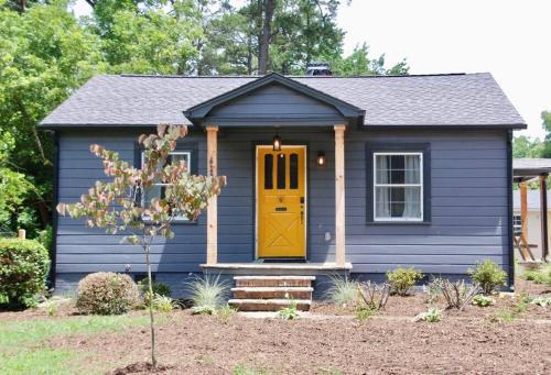 North Charlotte Casa | Charming Urban Retreat - Cozy Cottage in Charlotte