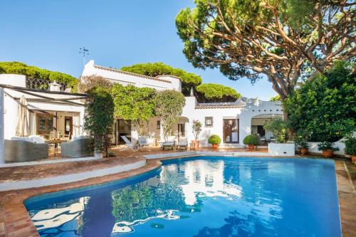 Vale do Lobo Villa | Charming Vale Do Lobo Retreat 3 Bedrooms Private Pool & Close To Amenities Algarve