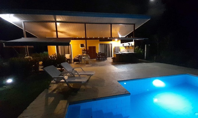 Ciudad Cortés Cabaña | Charming, very private 2-bedroom casita in Ojochal with WiFi and solar.