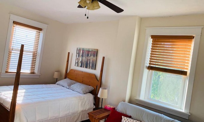 Halfway Casa | Charming Victorian Home in Halfway MD Room A