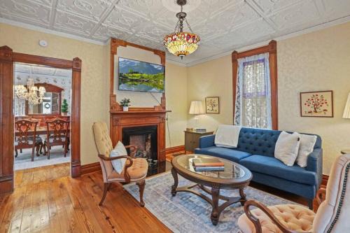 Lancaster Casa | Charming Victorian Home - 2 minutes to downtown