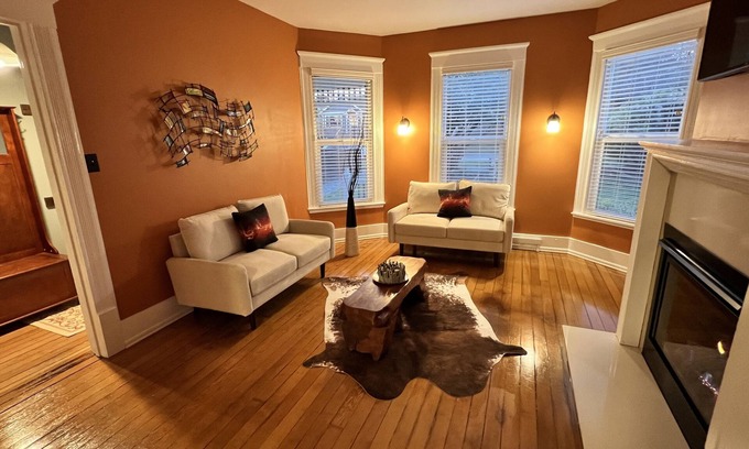 North Admiral Casa | Charming Victorian Home
