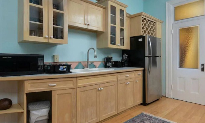 Parkside Casa | Charming Victorian, Perfect location , private deck.