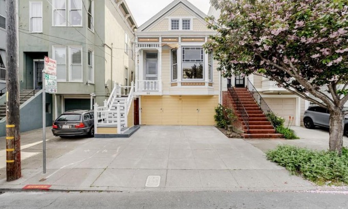 Hayes Valley Casa | Charming Victorian Oasis with an Elegant and Spacious Haven