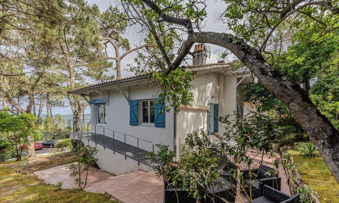 Pyla-sur-Mer Casa | Casa de vacaciones 'Pyla Sur Mer Villa 150m Vue Bassin' con vistas al mar, terraza y Wi-Fi