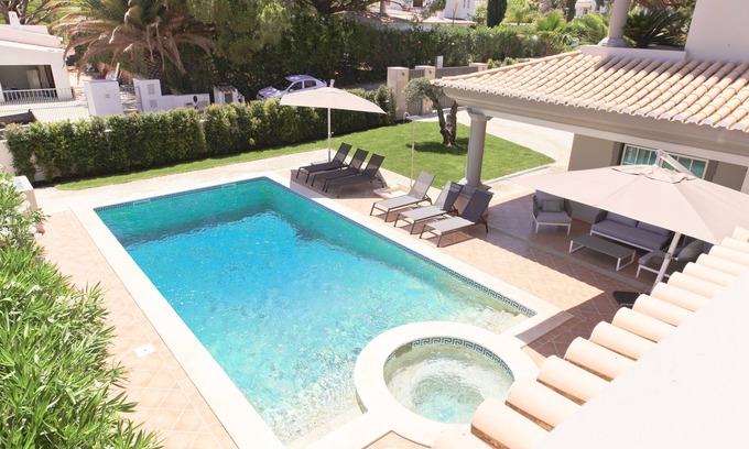 Vale do Garrao Villa | Encantadora villa excepcional en el Algarve, Portugal. 5 minutos a pie de la playa.