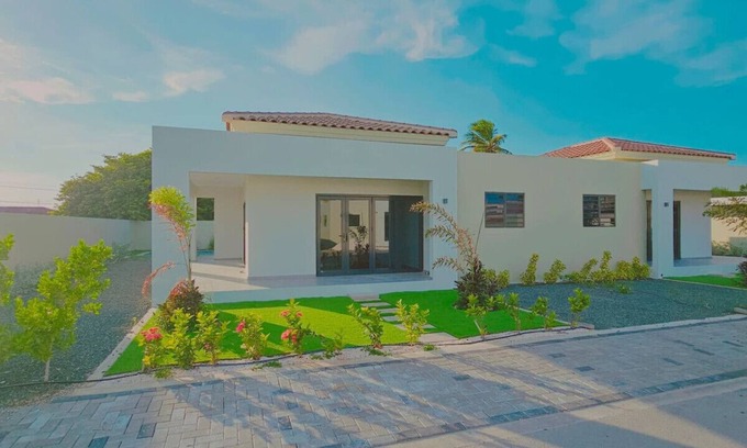 Marie Pampoen Casa | Encantadora Villa en Comunidad Cerrada Piscina Privada y a Pasos de Mambo Beach