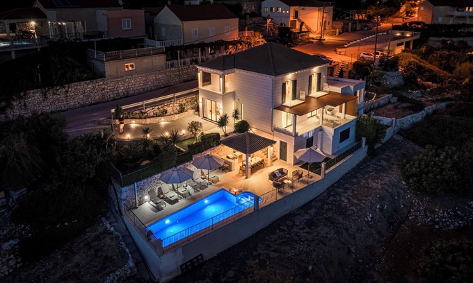 Zupa dubrovacka Villa | Encantadora Villa Maria con piscina rodeada de plantas mediterráneas