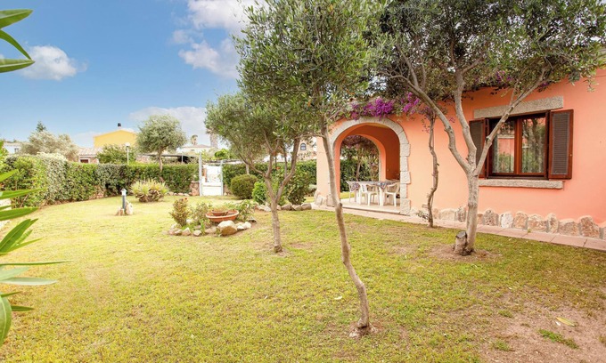 San Teodoro City Centre Villa | Encantadora villa "Mery" con patio y jardín