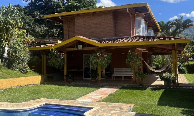 Copacabana Villa | Charming villa near to Medellín Metro and malls