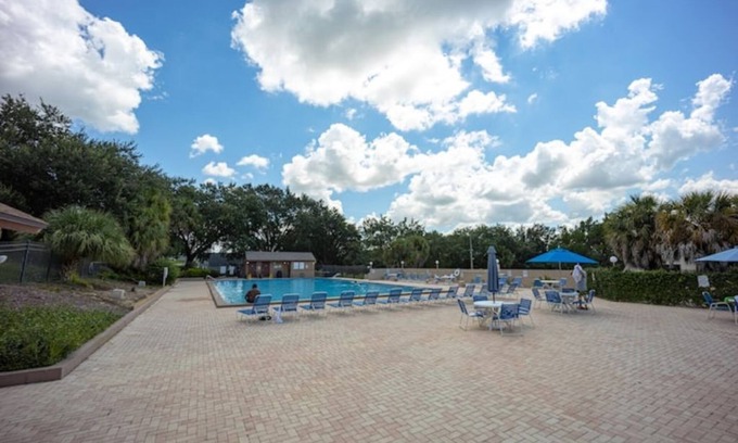 Vacation Village Villa | Charming Villa near Disney, pool, 4 beds, sleeps 5