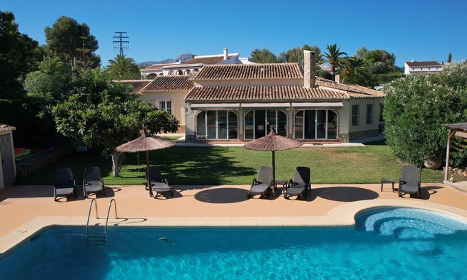Tarraula Villa | ESPECIAL Encantadora villa con piscina privada cancha de tenis gimnasio trampolín