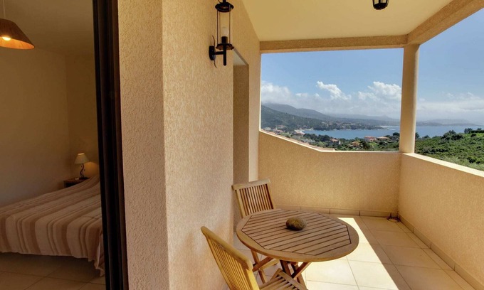Vico Villa | Hermosa Villa en Coggia, Francia con terraza