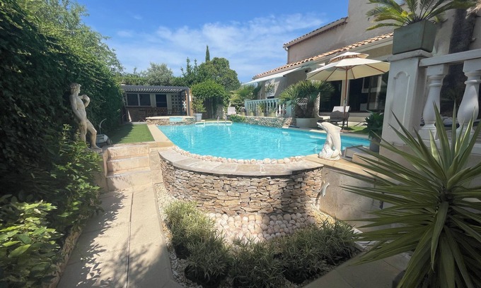 Vitrolles Casa | Charming villa, pool and jacuzzi in Provence