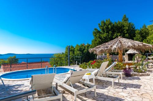 Plat Casa | Charming Villa Svagusa with Sea View