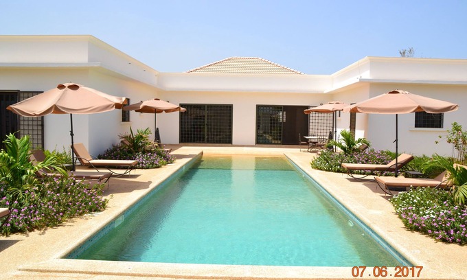 Ngaparou Casa | Encantadora villa de 5 dormitorios, 4 baños con piscina y magnífico jardín tropical.