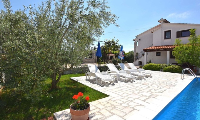 Zbandaj Casa | Encantadora villa con piscina en Zbandaj