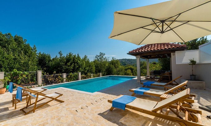 Dubrovacko Primorje Villa | Encantadora Villa con Paz y Privacidad Ultimate